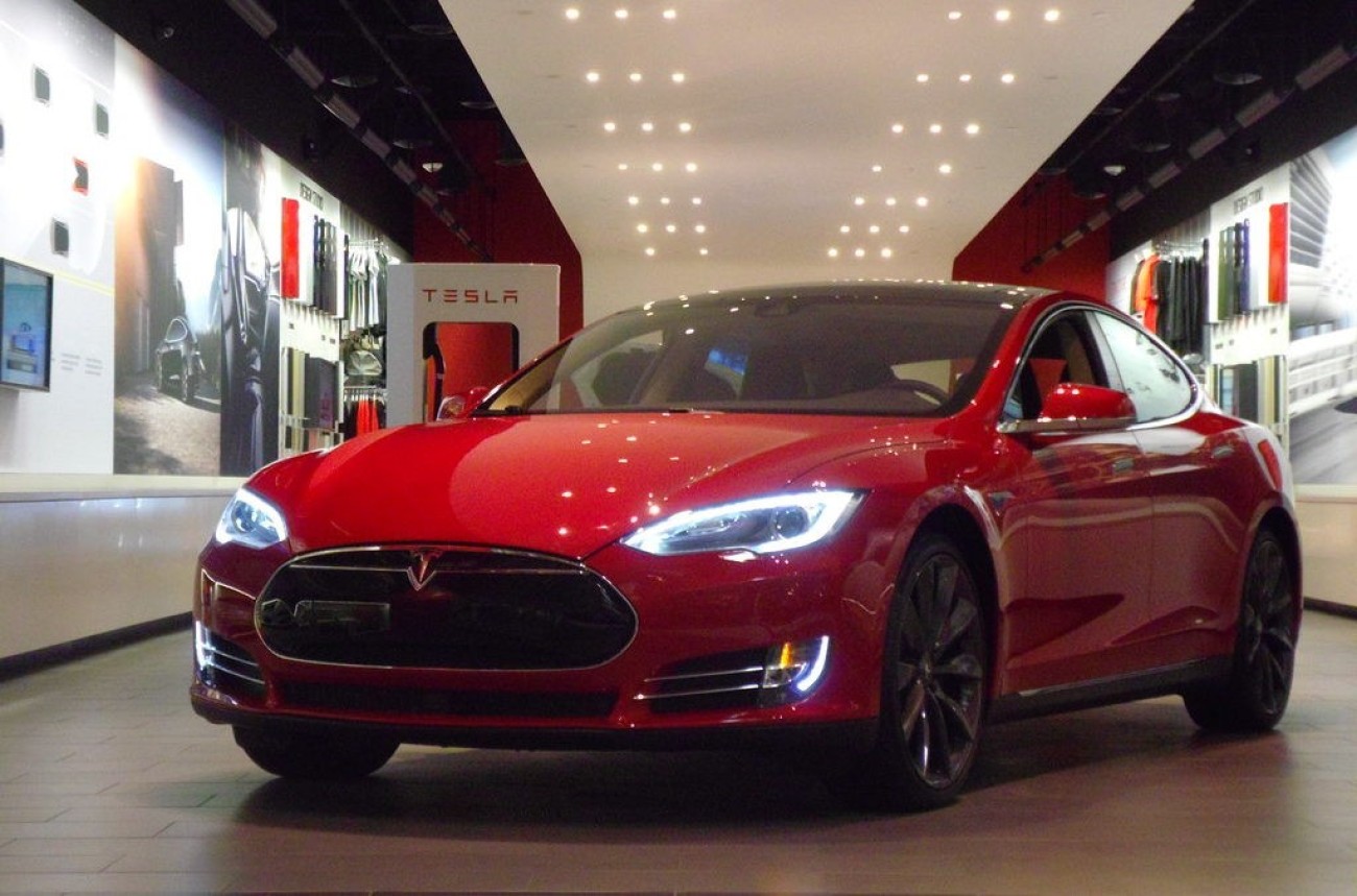Tesla karosszériaműhely nyílt Óbudán