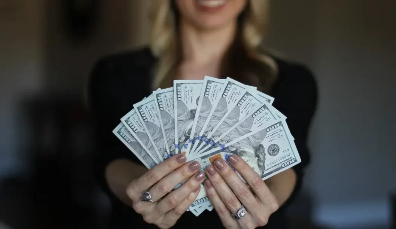 Kockázatkerülőbb, de átgondoltabb és diverzifikáltabb portfóliót hoznak létre a női befektetők, mint a férfiak