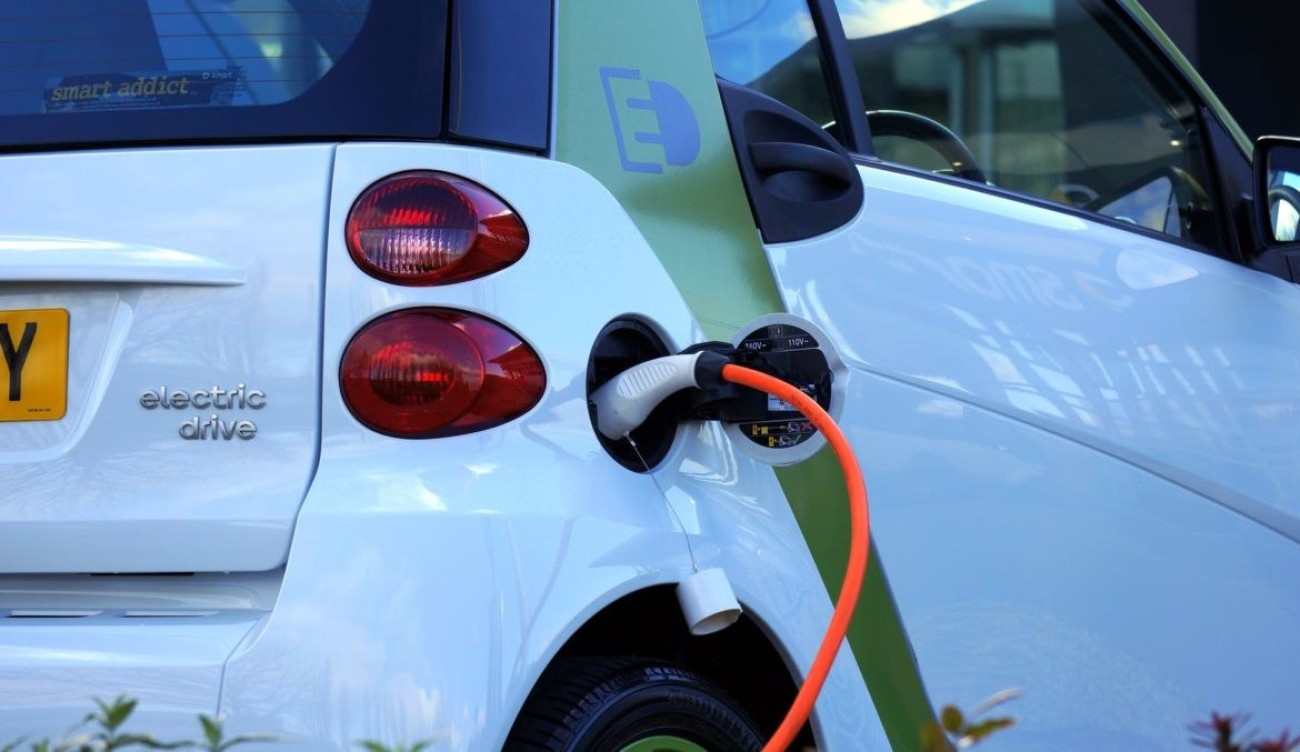 Egyszerűbbé válhat az elektromos töltőállomásokon való fizetés